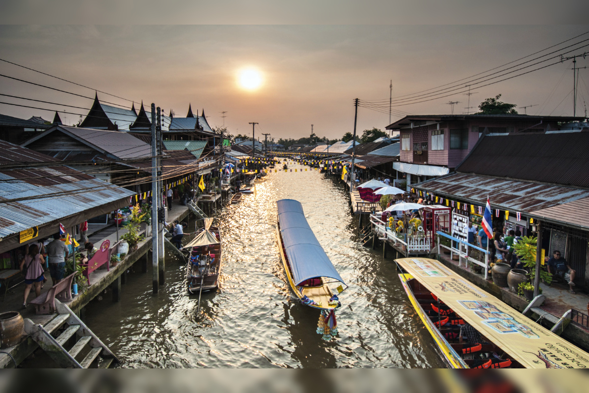 Какая река в бангкоке. Плавучий рынок Ампхава. Ампава Таиланд. Ампхава город. Центральный район Тайланда.