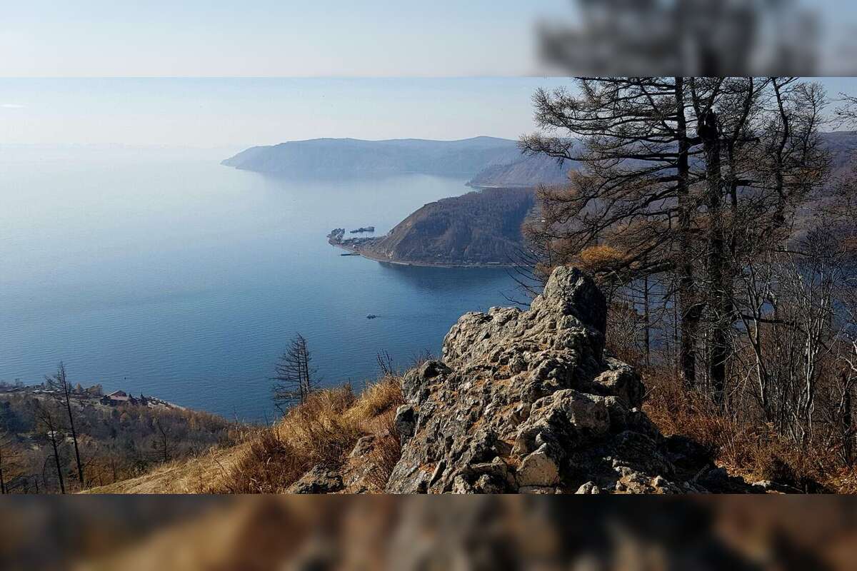 Камень Черского в Листвянке. Листвянка и Хамар Дабан. Камень Черского. Листвянка.